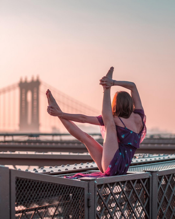 Sara Ticha - tín đồ thực hiện bộ ảnh Yoga đẹp ở thành phố New York
